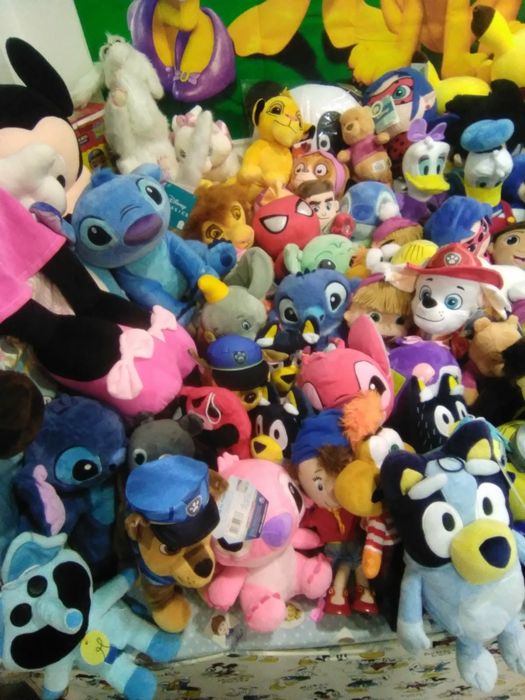 Vendo  paletes do Aliexpress e Amazon e peluches da Disney