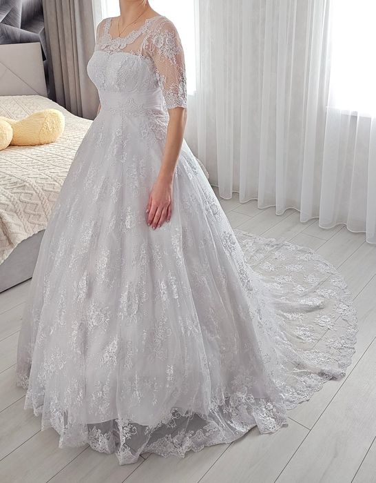 Весільна сукня з шлейфом