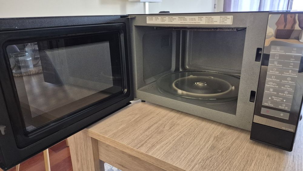 Microondas Panasonic 31L 1000W