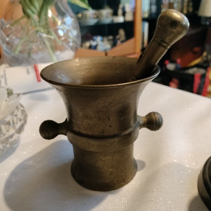 Stary moździerz wysokość  10  cm