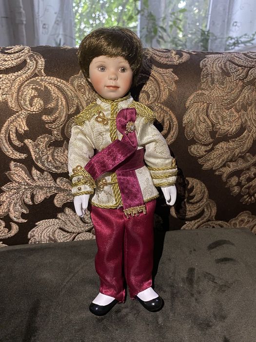 Продам фарфорового мальчика - 1500 грн , пишите отвечу на все вопросы