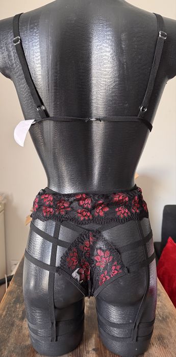 Conjunto renda floral/ lady vermelho ou azul