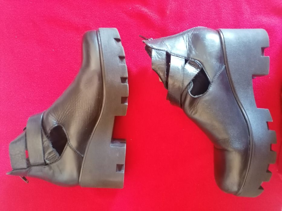 Botas pretas tamanho 37