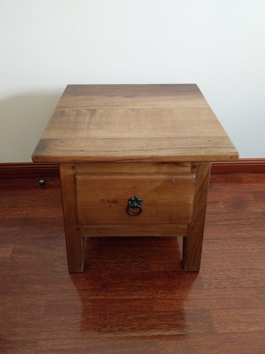 Conjunto de mesas de cabeceira/apoio