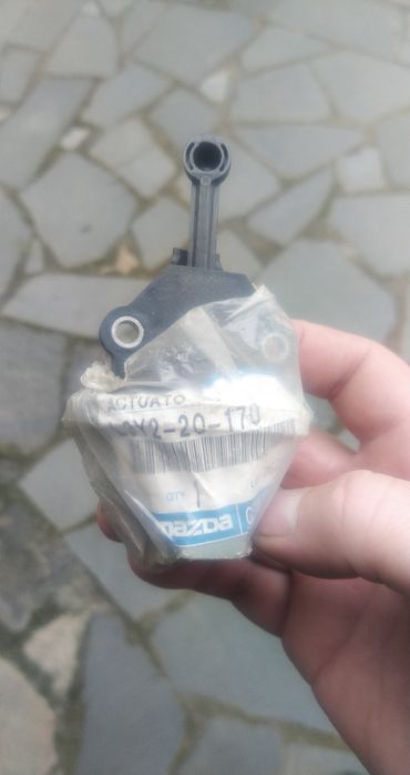 MAZDA L3Y220170 затвонний клапан