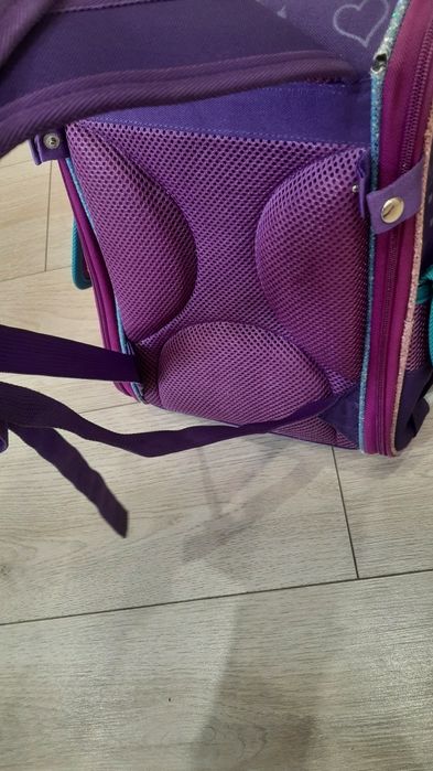 Школьный рюкзак для маленькой школьницы