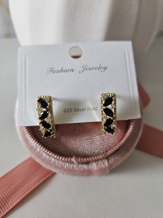 Kolczyki z Czarnymi Cyrkoniami Accessories Dziubeka Vezzi Zapraszam