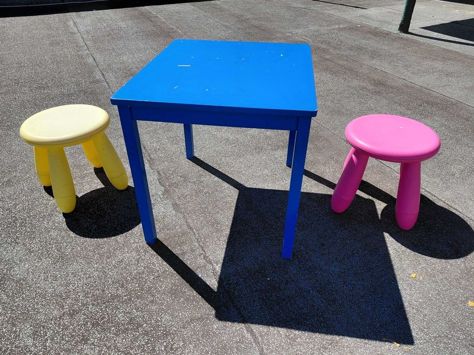 Mesa Madeira com 2 Bancos para Criança