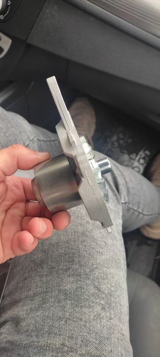 Насос системи охолодження Renault Megane III