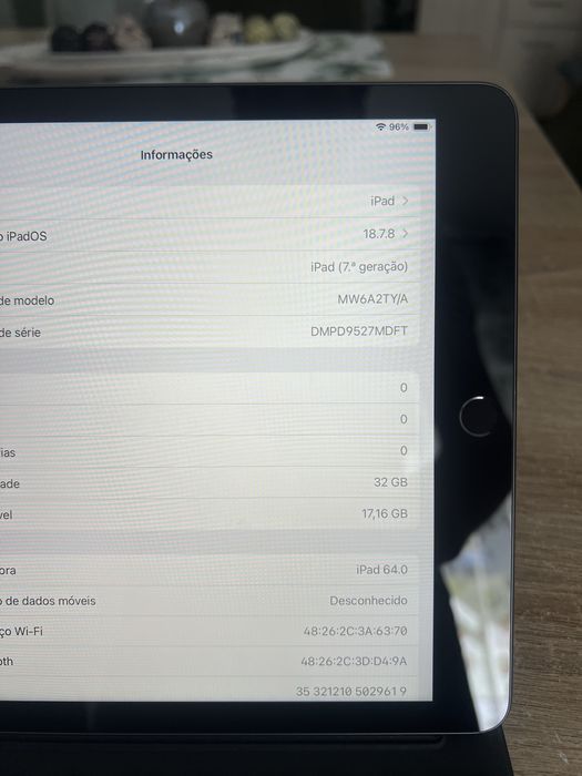 iPad 7 32GB Wifi + Cellular 4G Apple Smart Keyboard Folio