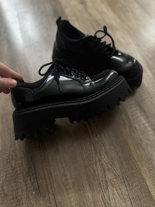 Лаковані туфлі лофери шкіряні 38