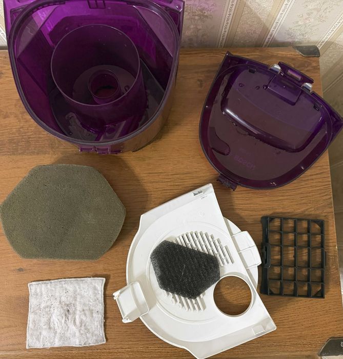 Пилосос без мішка BOSCH GS-10 BGS1U1800