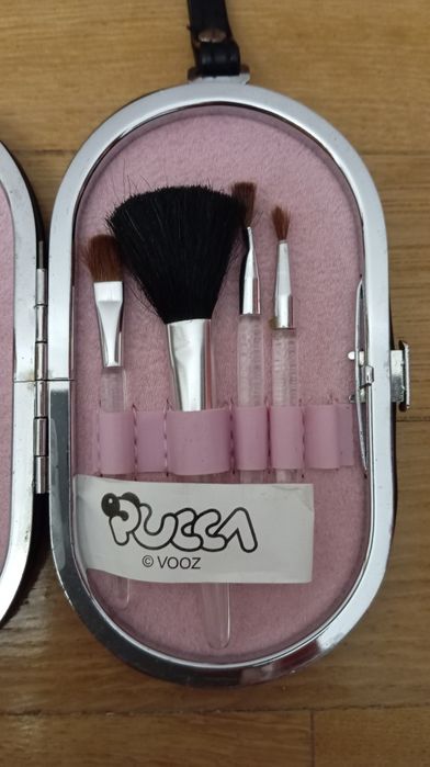 Estojo com pincéis Pucca