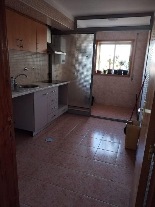 Alugo apartamento t2 em campo sobrado valongo