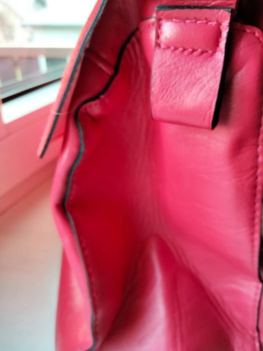 Efektowna torebka damska w kolorze malinowej czerwieni