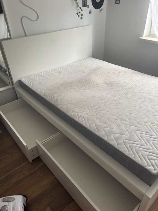 Łóżko Ikea białe z szufladami