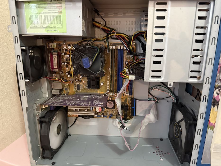 Компьютер на базе pentium 4 и два монитора