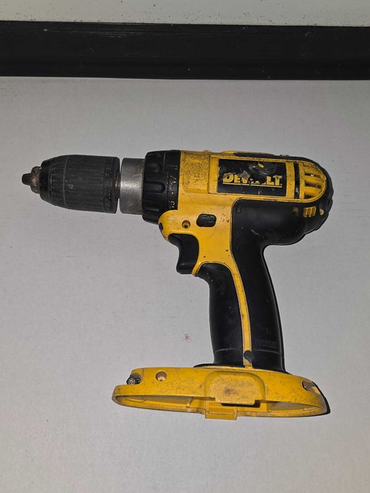 Wiertarko-wkrętarka DEWALT DC725