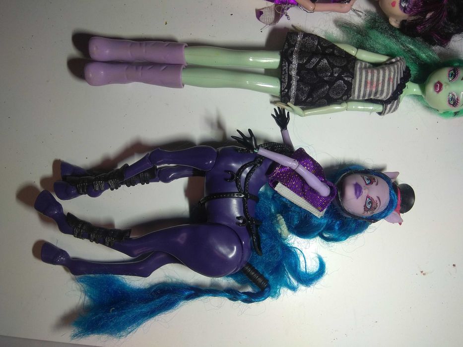 Колекція різних Ляльок Монстер хай