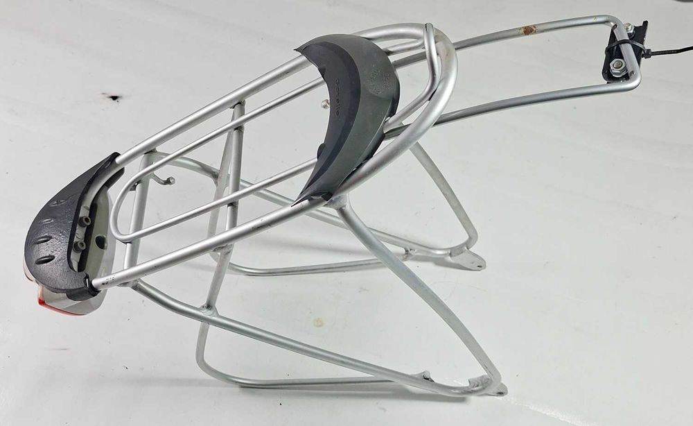 Bagażnik tylny do roweru na koła 28 cali mocowany na śruby Gazelle alu