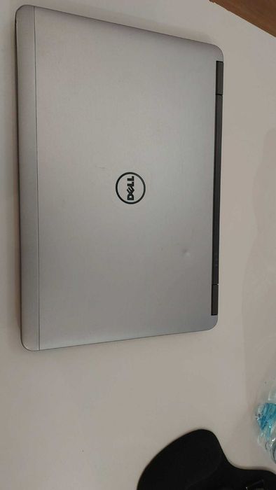 Dell Latitude E7240 – i7 / 4 GB RAM / SSD 237 GB / Windows 10 Pro