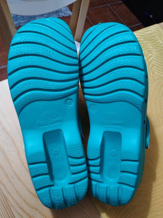 Crocs nova e com fatura