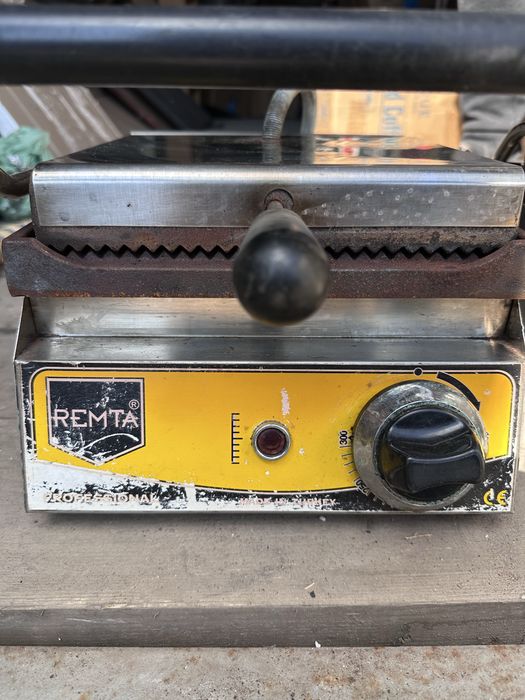 Гриль контактний прижимний Remta r76