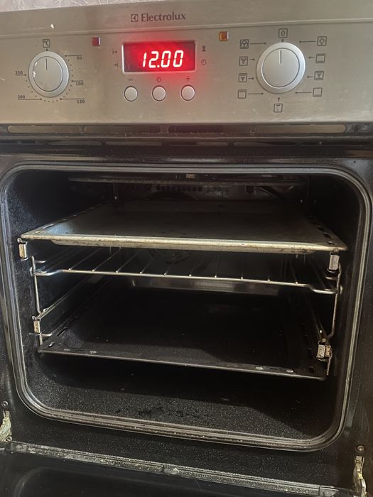 Вбудована духова шафа Electrolux EOB 5102 X — повністю робоча