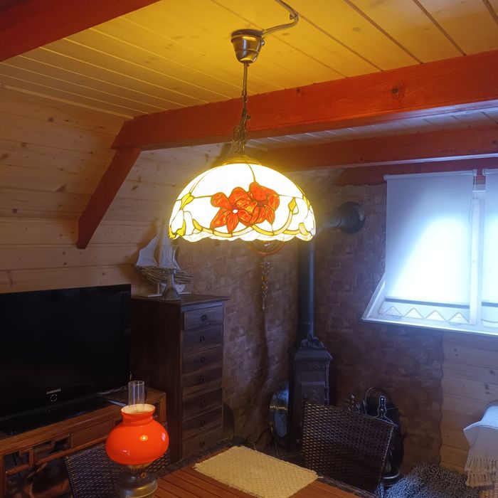 Lampa witrażowa wisząca.