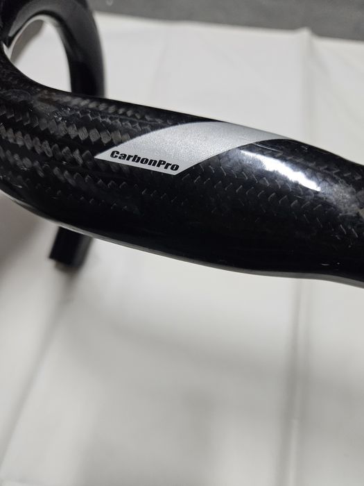 Guiador de bicicleta em carbono