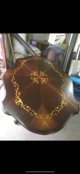 Стіл в стилі бароко