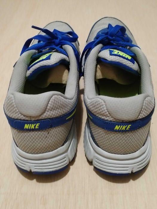 Ténis Nike modelo Revolution 2, tamanho 45