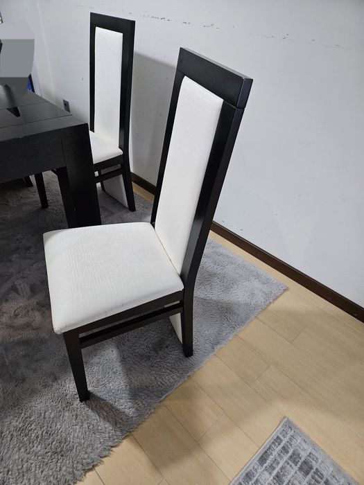Mesa com 6 cadeiras