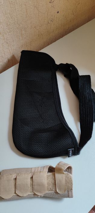 Ортез на праву руку