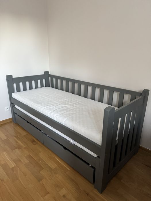 Łóżko dziecięce dwu poziomowe