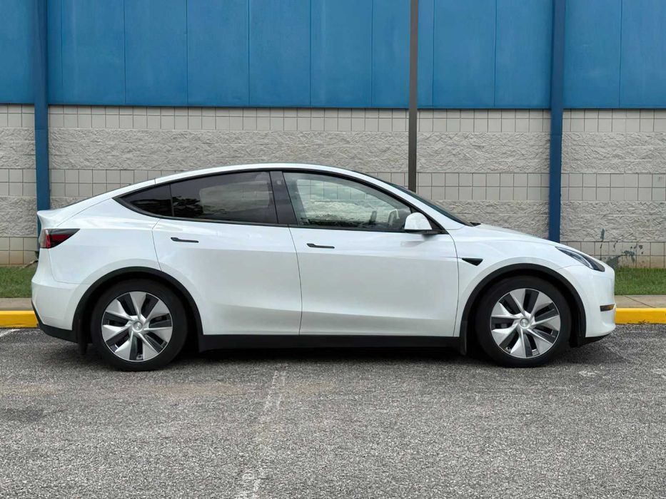 Tesla Model Y      2021