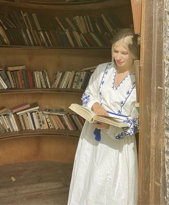 Сукня-вишиванка з льону