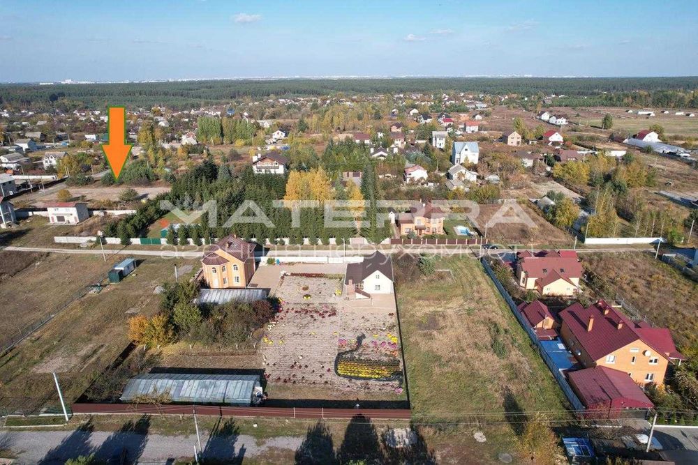 Малютянка 15 сот Широкий фасад, Асфаль, Сосни!