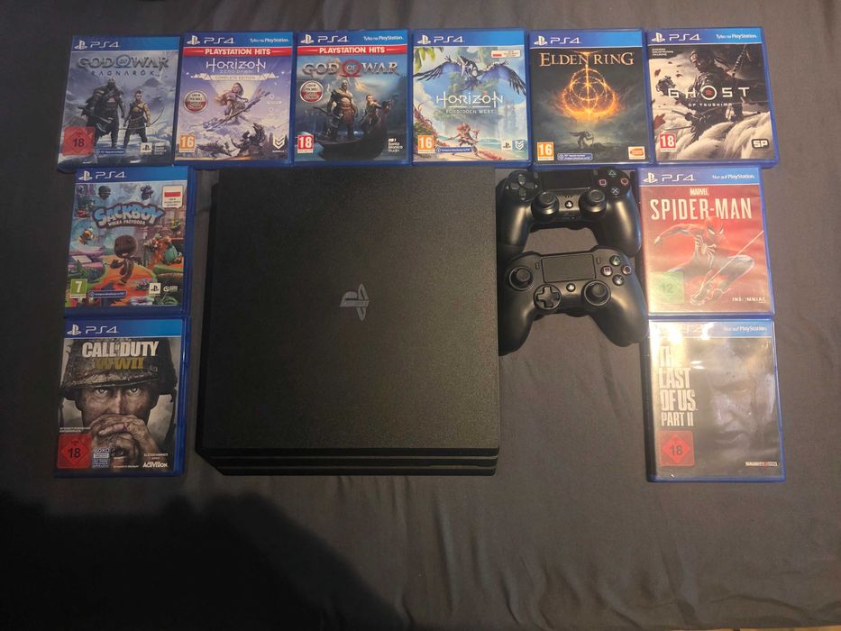 PlayStation 4 Pro CUH-7216B + 2 pady + 10 gier