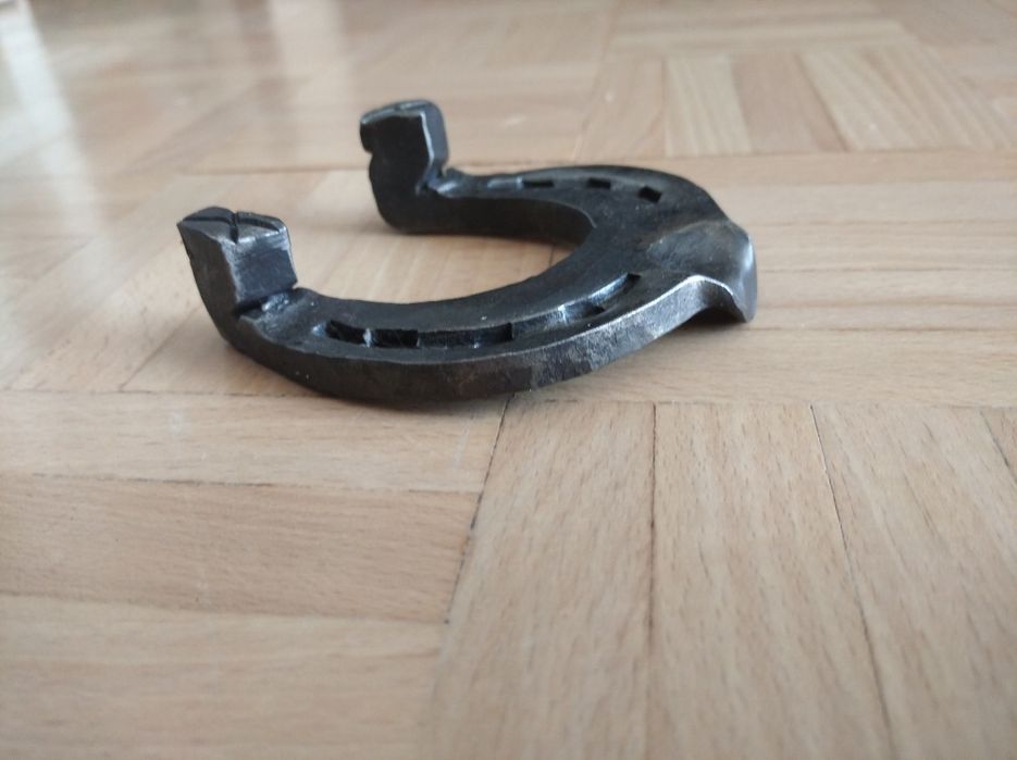 Ręcznie kute podkowy ozdobne