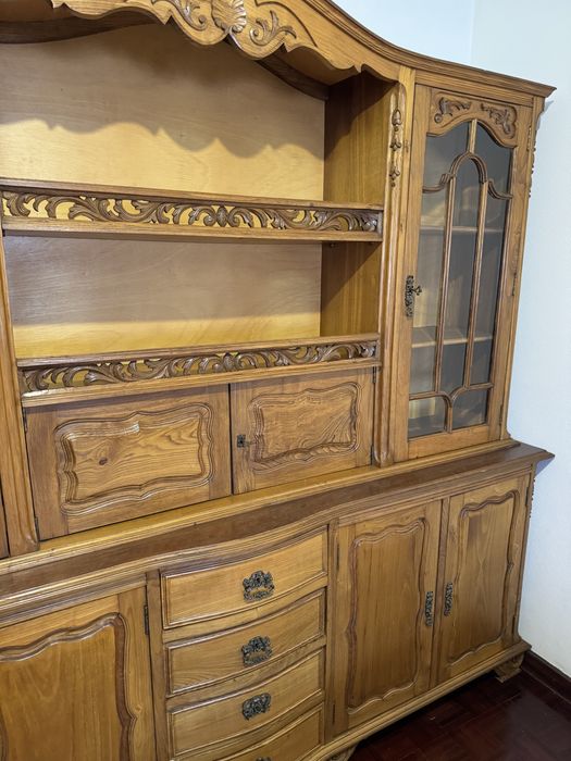 Móvel de loiça de madeira