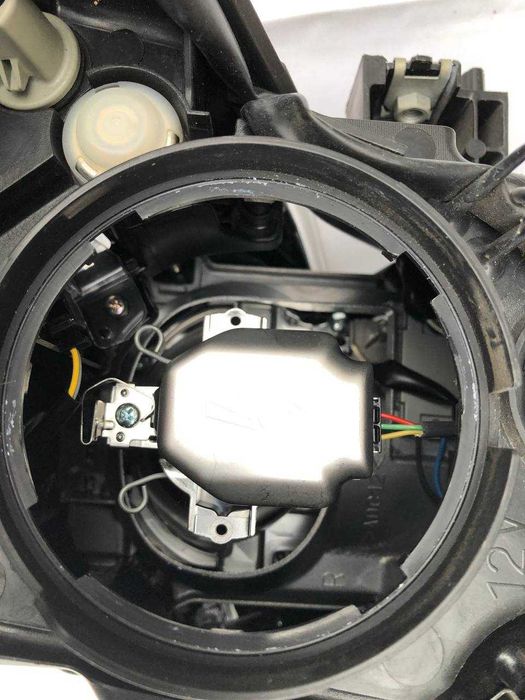 Фара Mazda 3 bm  права