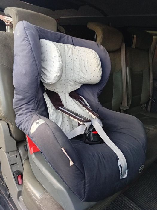 Дитяче авто крісло
