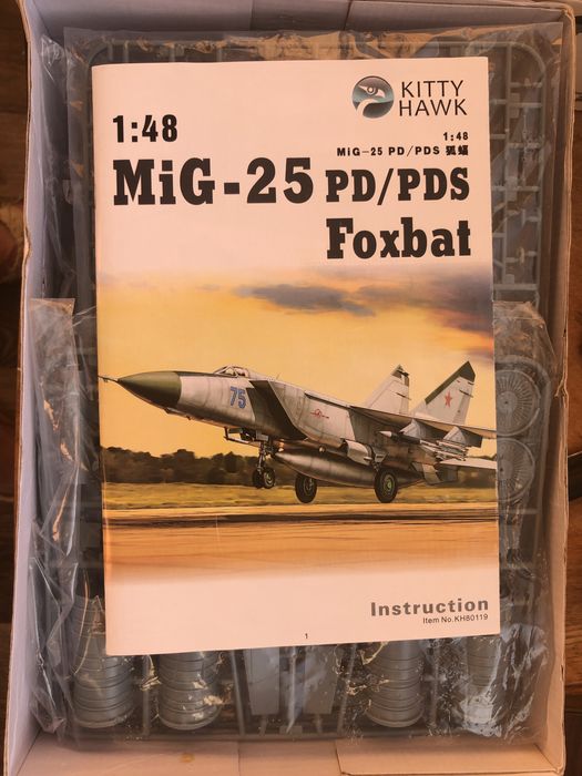 Сборная модель самолет миг-25PD/PDS KITTY HAWK м-1/48 все детали на ли