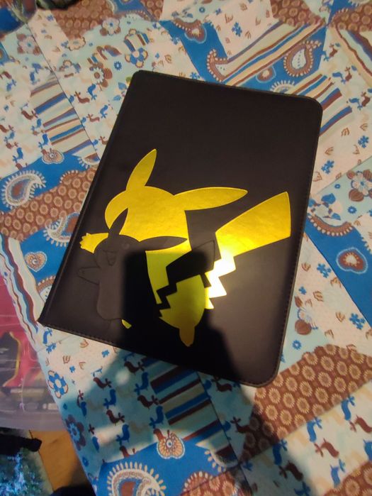 Pokémon Binder pikachu limited edition