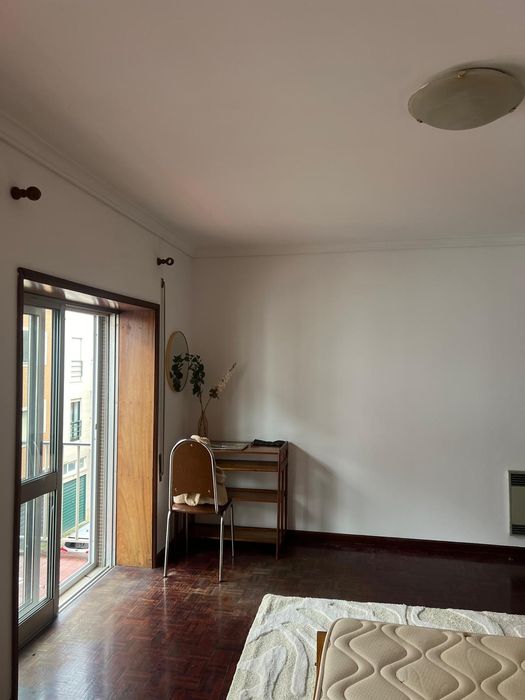 Alugo Quarto en:  São Martinho 47A, em ambiente limpo, e tranquilo para pessoa com trabalho estável, ou estudante universitário.