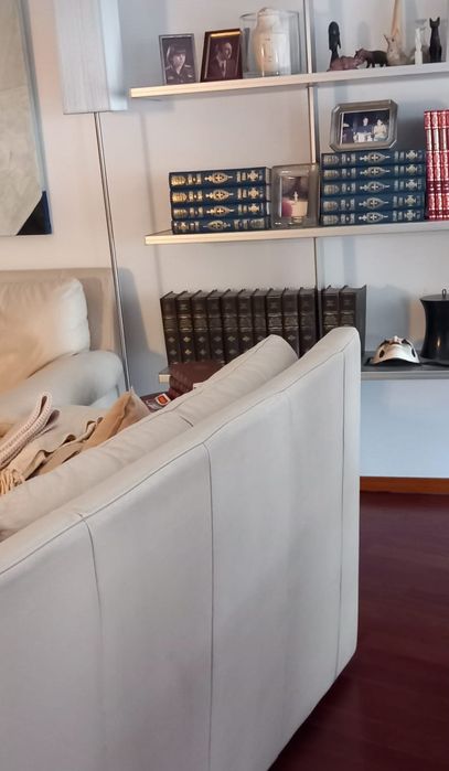 2 Sofás em pele côr crú (beje claro) da Divani&Divani