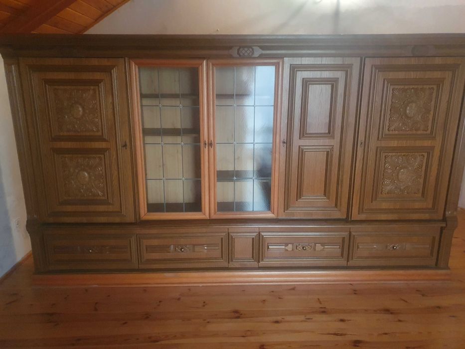 Rzezbiona stylowa  biblioteka