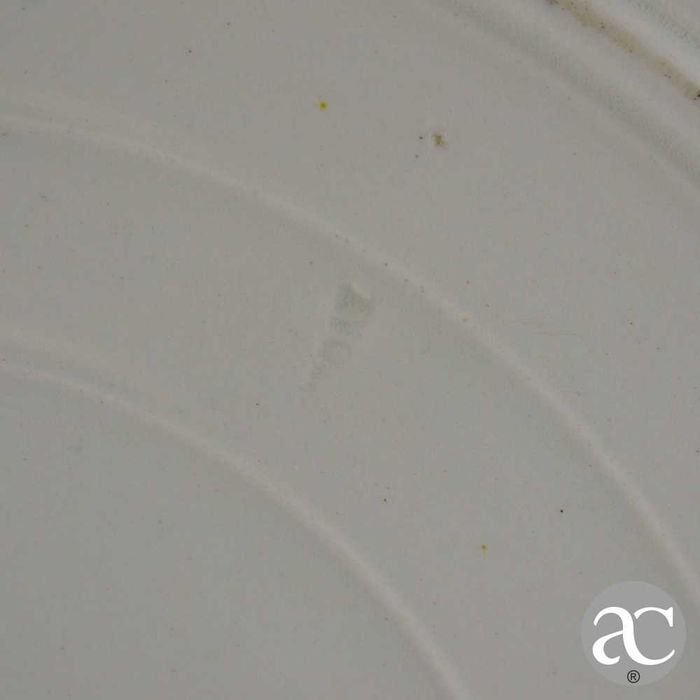 Prato de servir em Faiança da Real Fábrica de Sacavém – séc. XIX