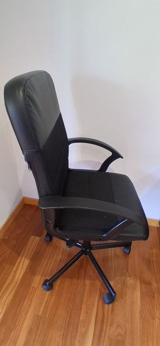 Cadeira de escritório COMO NOVA